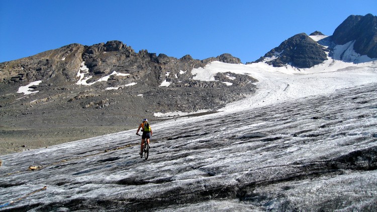 Glacier de St-Sorlin : Anne-Cé roule sur la glace !