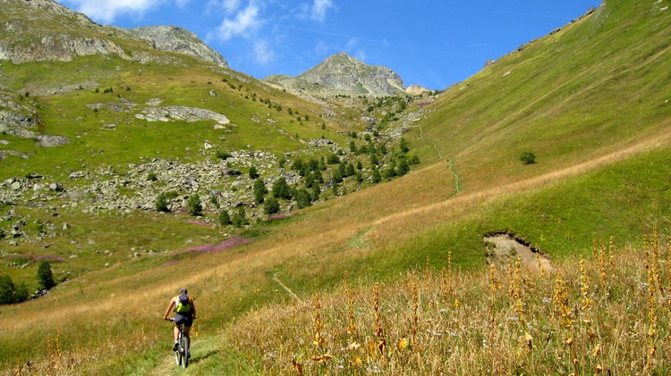 Portage en vue : La belle et rude montée sur les Chalets de la Balme