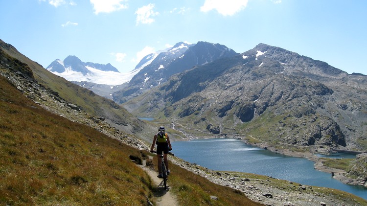 Col Nord des lacs : Bonheur cette traversée au dessus des lacs et on va tout au fond..