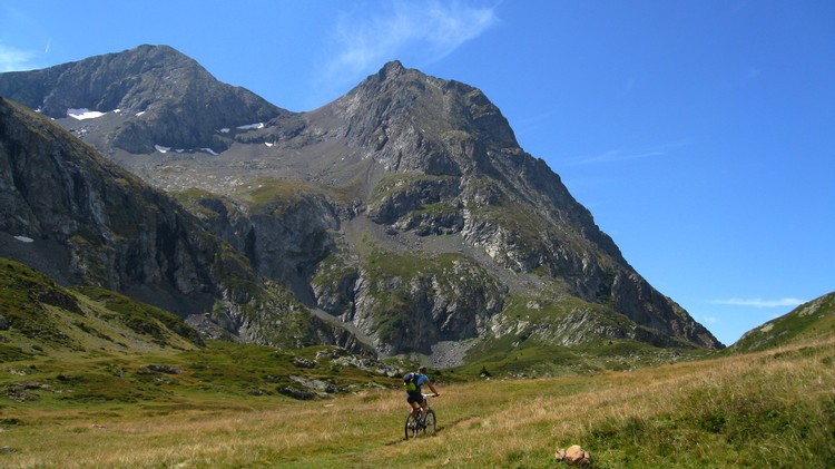 #2 La Jasse : Pédalage devant Culasson et Taillefer La Jasse : Pédalage devant Culasson et Taillefer