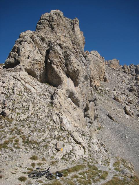 #5 Col du Lauzon : Il y a l Col du Lauzon : Il y a l'ambiance rocher par ici ;-)