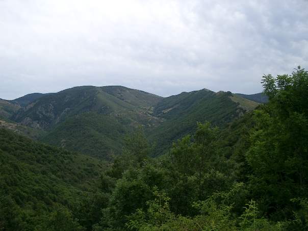 #5 Coufour : La vallée en face ou nous sommes passés, et le hameau Mas de Truc. A ce niveau il faut porter. Coufour : La vallée en face ou nous sommes passés, et le hameau Mas de Truc. A ce niveau il faut porter.