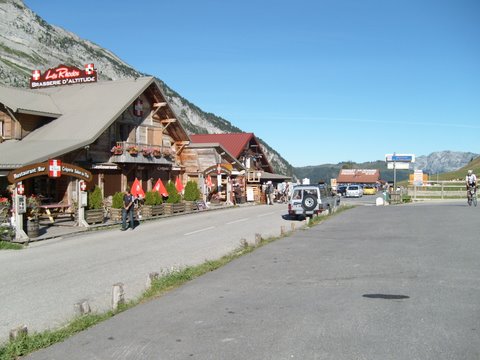 col des Aravis : Magnifiques échoppes typiques..