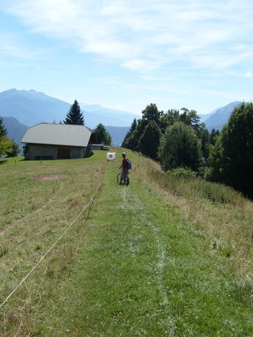 avant de retrover Ugine : dernier coin de verdure avant de retrouver Ugine et sa voie rapide "heu cyclable"