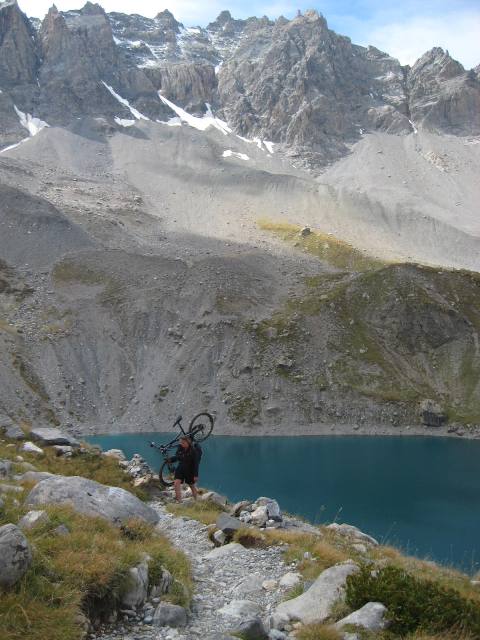 #2 Portage : Belle vue sur les couloirs Nord de la Font Sancte. Portage : Belle vue sur les couloirs Nord de la Font Sancte.
