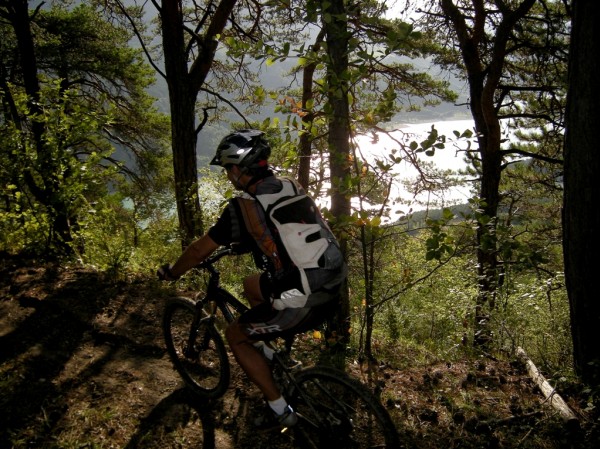 #2 Vers la baraque des gardes : Descente sur le Monteynard Vers la baraque des gardes : Descente sur le Monteynard
