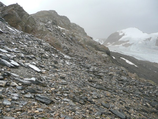 #5 Cime de la Valette : Portage sous la pluie et dans un pierrier mouillé vers la Cime de la Valette Cime de la Valette : Portage sous la pluie et dans un pierrier mouillé vers la Cime de la Valette
