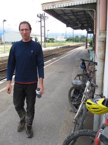 gare de rumilly : lavage a la gourde...