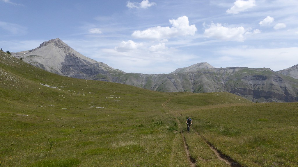 Vue en arrière alors que le sommet s'approche