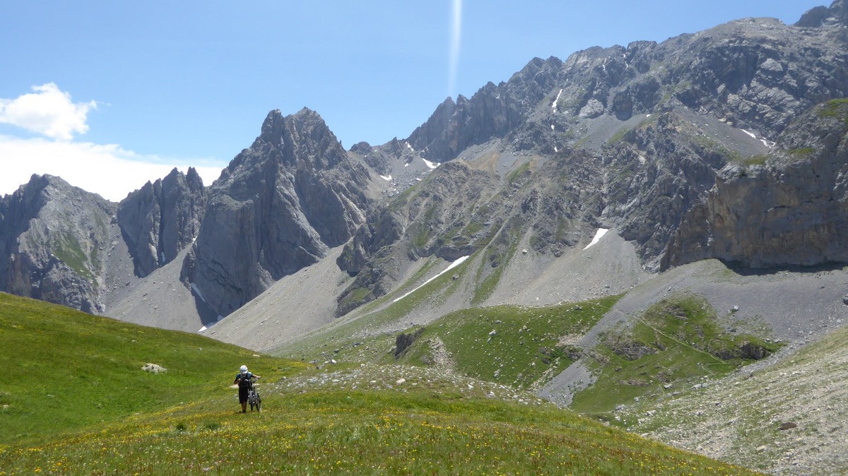 Remontée sur le sentier de l'Enchiausa