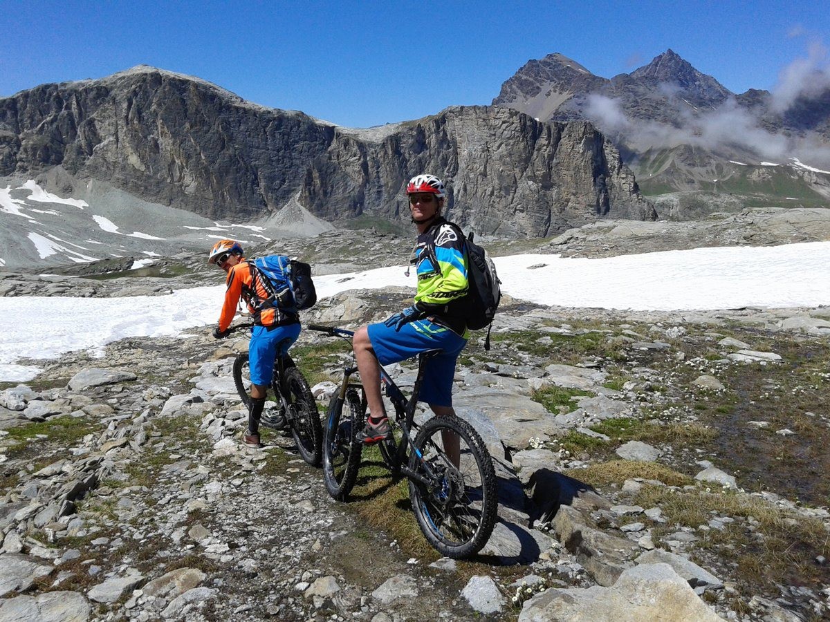 Yannick et Santa devant le Grand Bec d'Étache