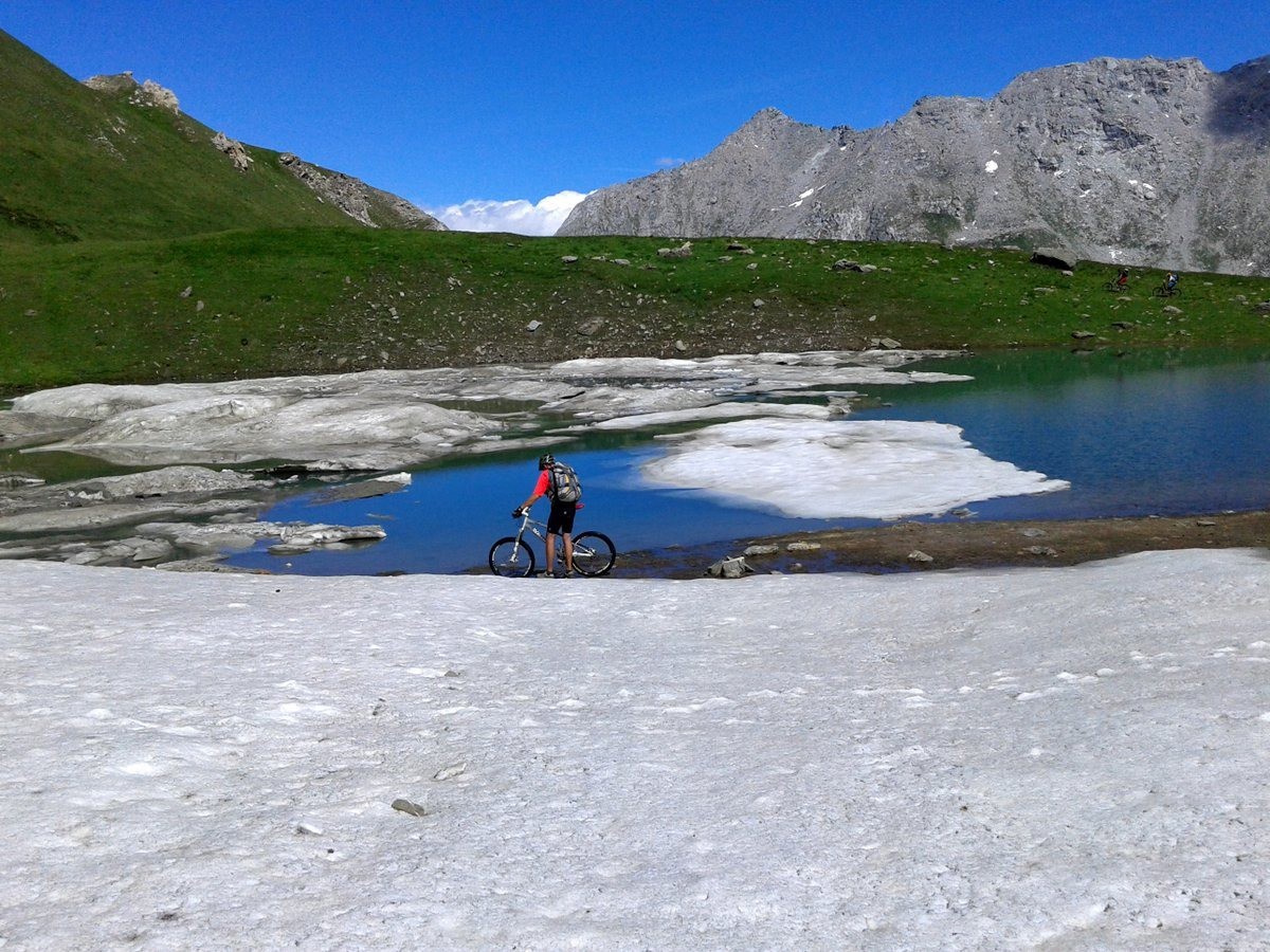 Yann pose au lac du Liael