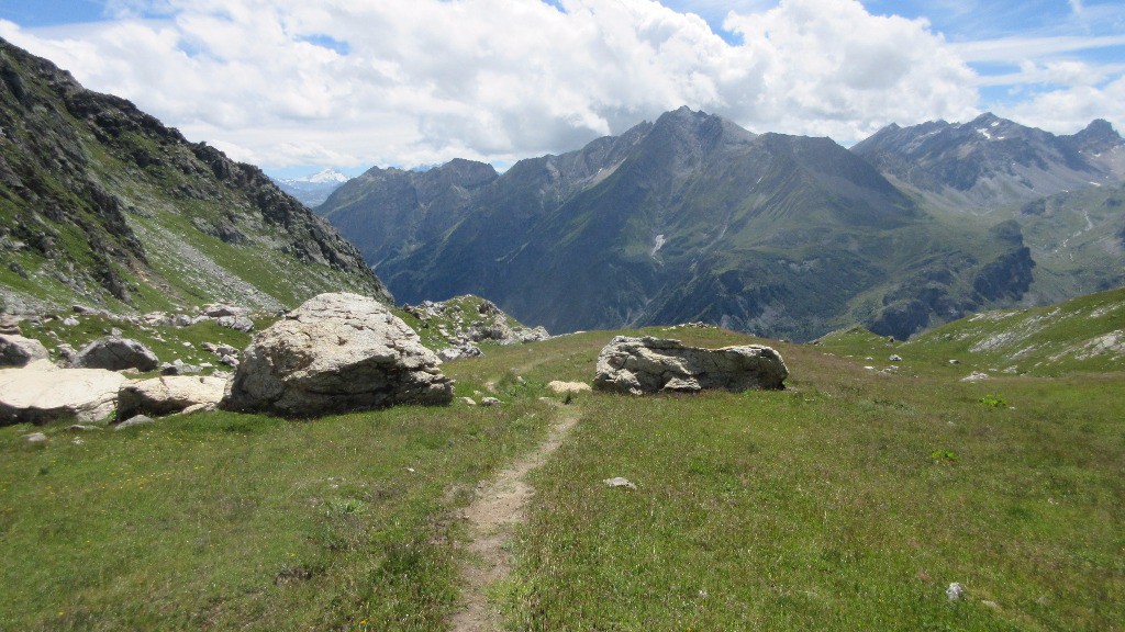 #25 sentier de descente vers les Chalet du Raja sentier de descente vers les Chalet du Raja