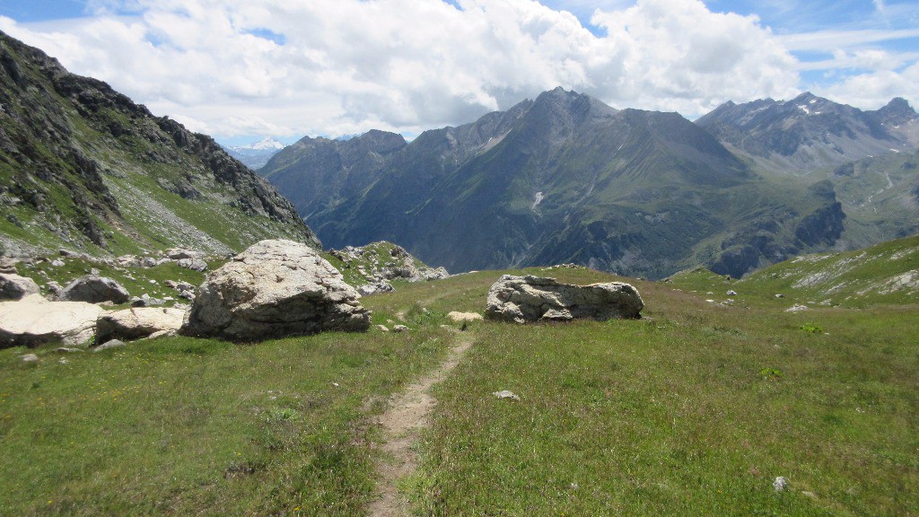 sentier de descente  vers les Chalet du Raja