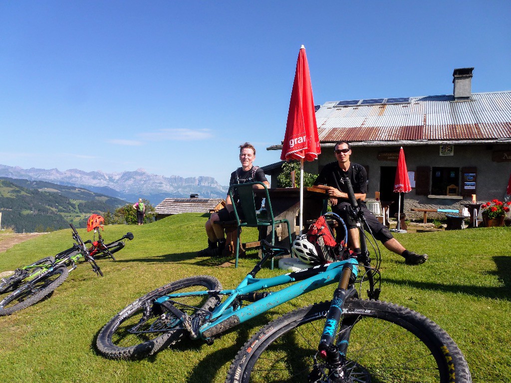 #4 La pause café après "même pas" 600m de D+ :-) La pause café après "même pas" 600m de D+ :-)