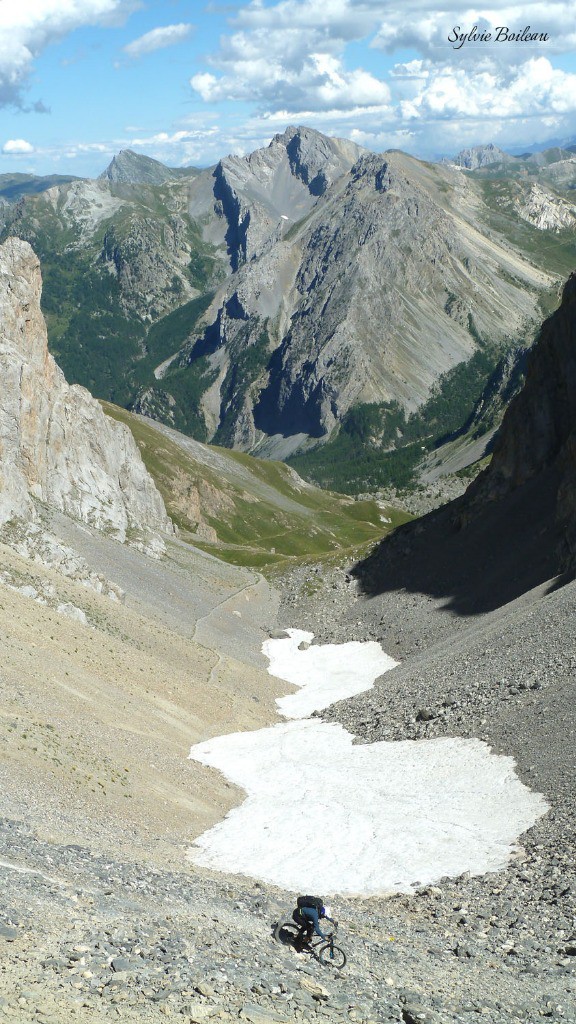 Mika dans la descente du Colle d'Enchiausa