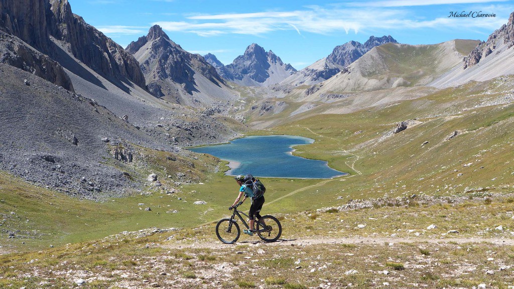 Descente vers le lac de l'Orrenaye