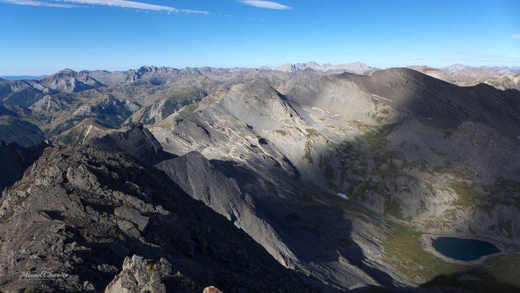 Lac de Derrière la Croix vu depuis la Tête de l'Enchastraye