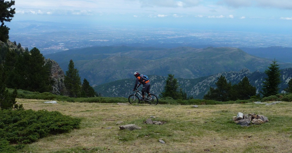 Vue sur la plaine du Roussillon et la mer