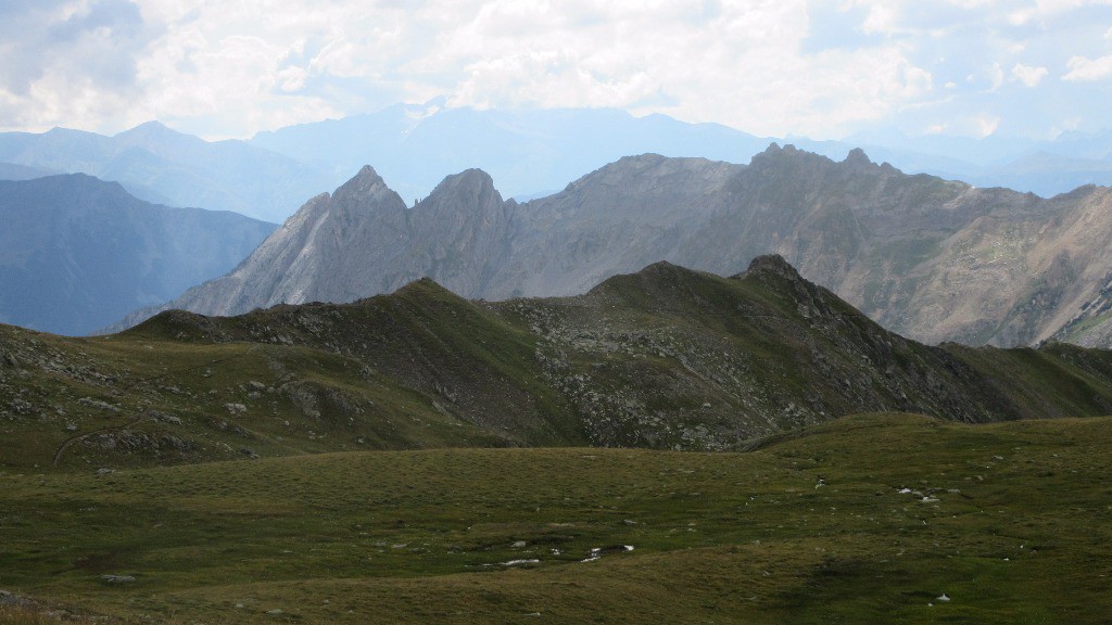 Vue sur le sentier de la crète des Encombres