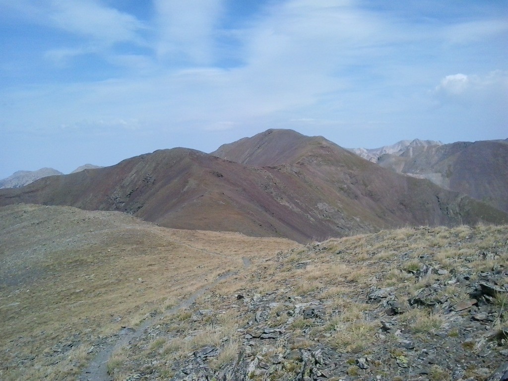 La tour d'Eyne et derrière le pic des Nou Fonts