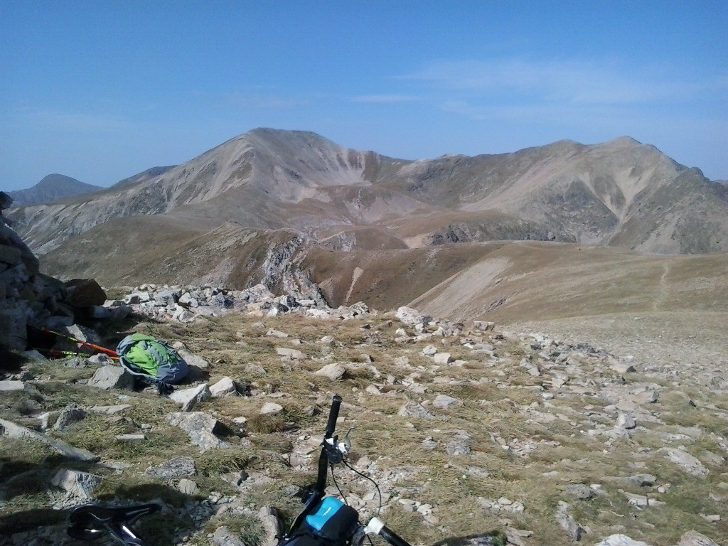 Depuis le Pic de la Dona, la vu sur le Pic de Bastiment et l'arête parcourue.