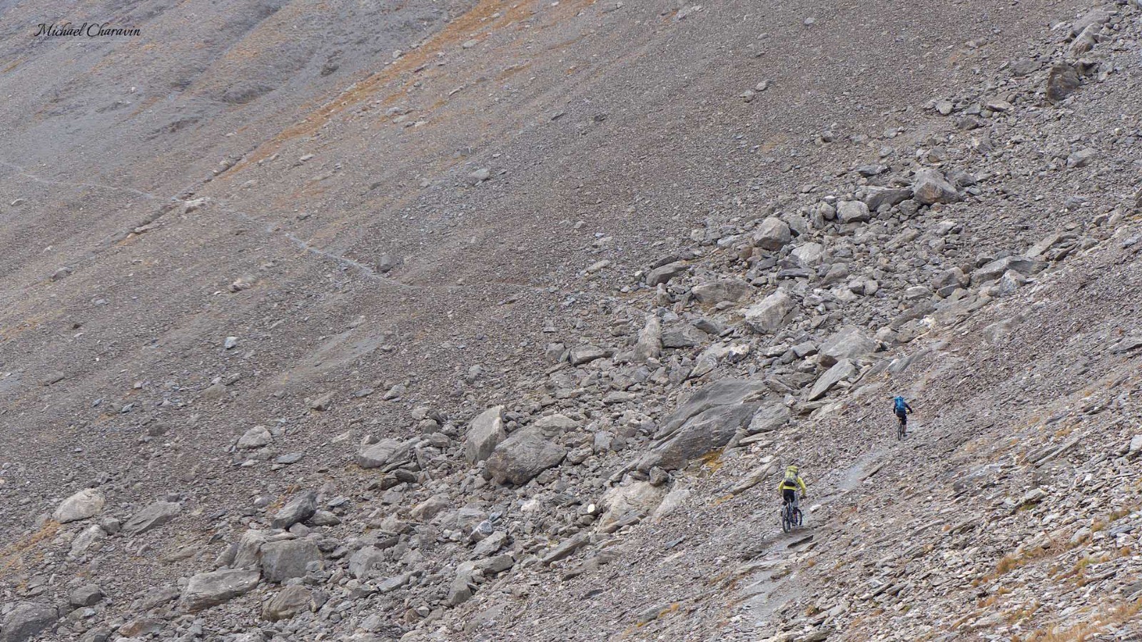 #12 Dans la face sud de la Cima della Finestra di Stroppia, ça roule, plutôt plus que moins (90%), dans une traversée, tantôt ascendante, tantôt descendante. Dans la face sud de la Cima della Finestra di Stroppia, ça roule, plutôt plus que moins (90%), dans une traversée, tantôt ascendante, tantôt descendante.