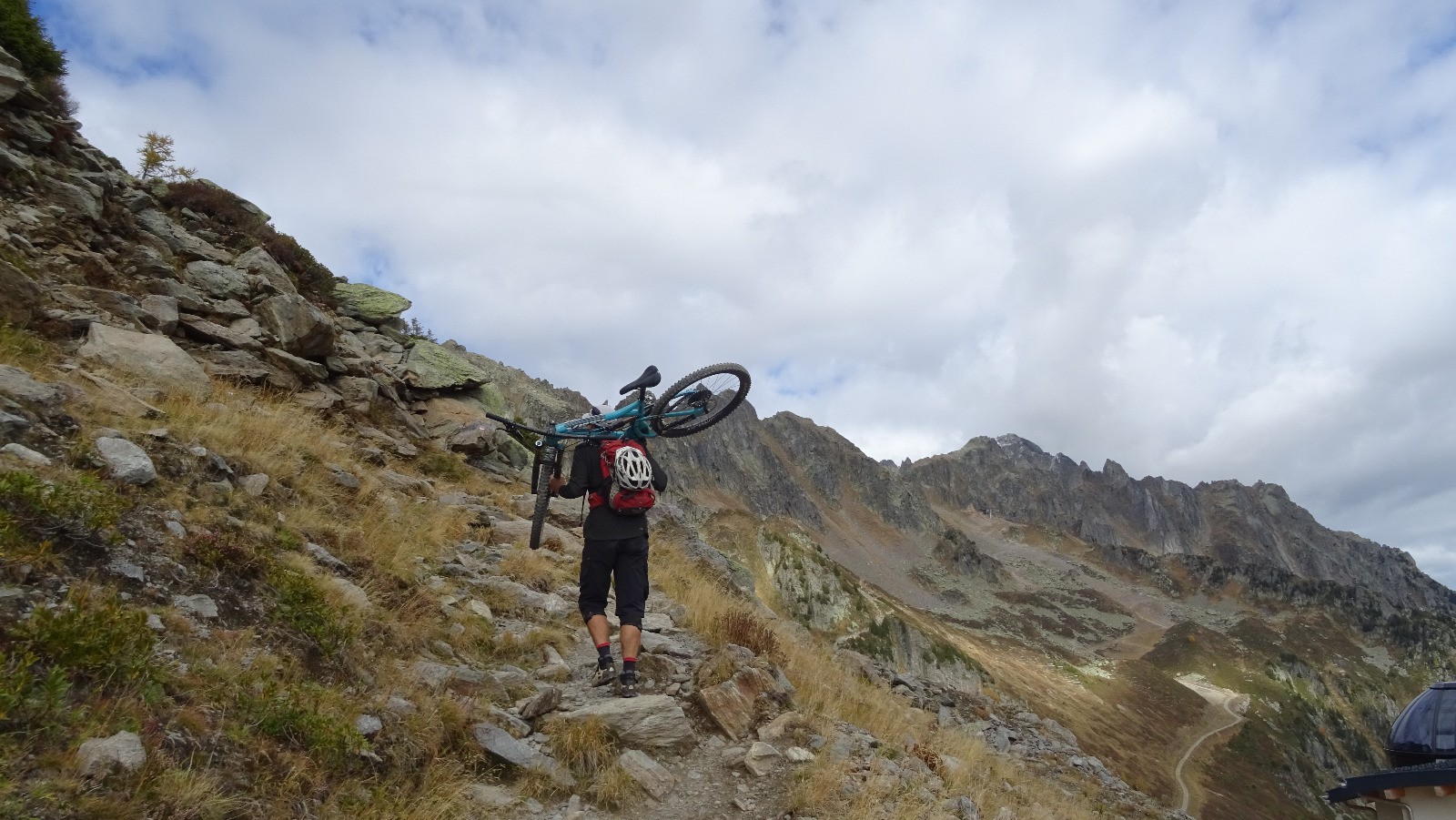 Portage vers le col du Brévent