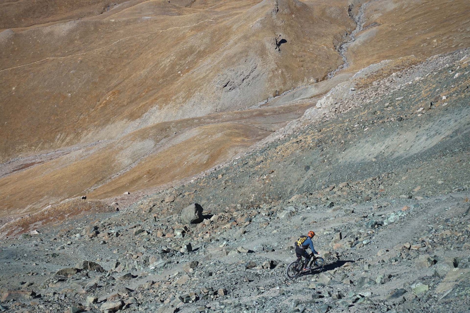 Dans la descente du col du Cristillan sud (photo Joh et Oliv)