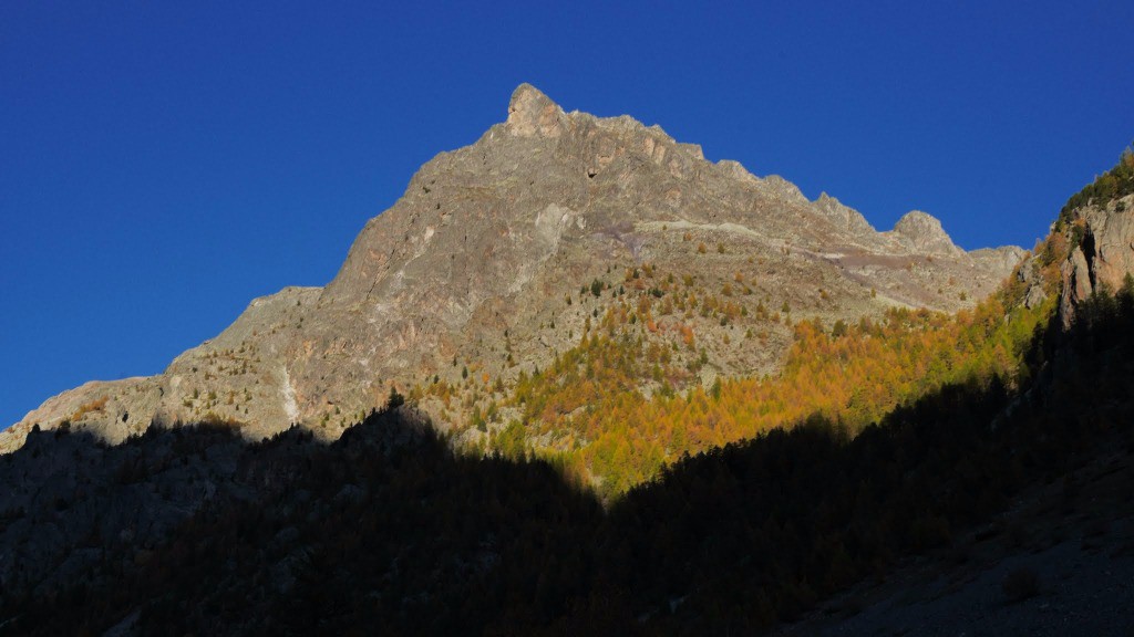 en remontant à Maljasset