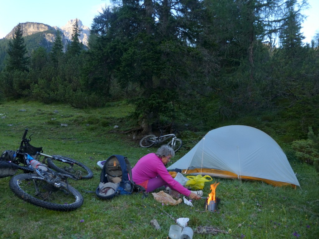 #27 Bivouac au dessus du lac de Misurina, avant de monter aux Trè Cime di Lavarédo. Bivouac au dessus du lac de Misurina, avant de monter aux Trè Cime di Lavarédo.