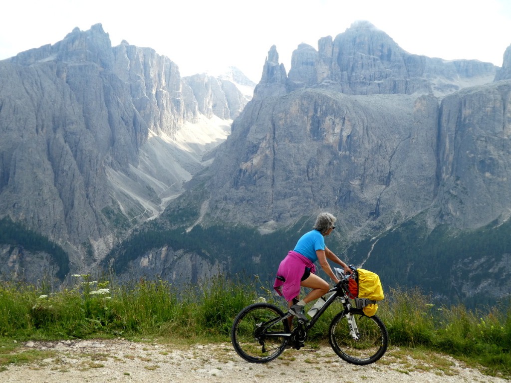 #44 Sentier de montée au Passo Gardena Sentier de montée au Passo Gardena