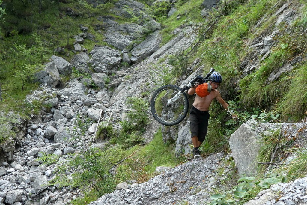 Un peu de portage dans une zone peu cyclable...