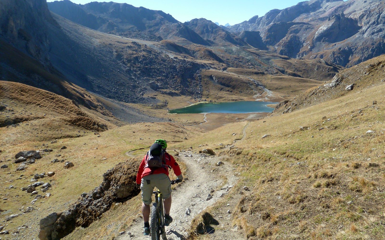 descente sur le lac des Cerces