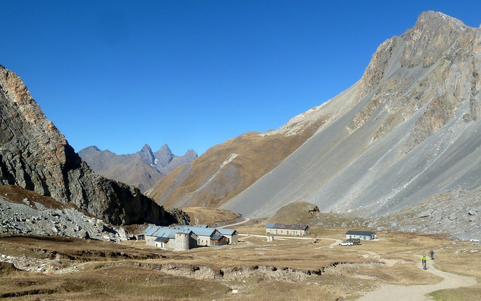 Camp des Rochilles et Aiguilles d'Arve