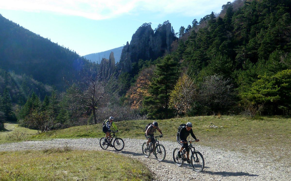 piste pour monter rejoindre le sentier du col de la Péyère