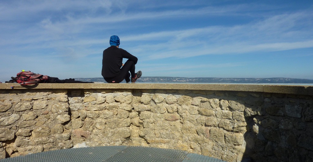 Pause fougasse face au petit Luberon