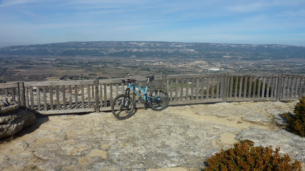 Belvédère au dessus d'Alleins