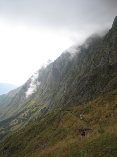 Portage : Montagnes typiques du coin.