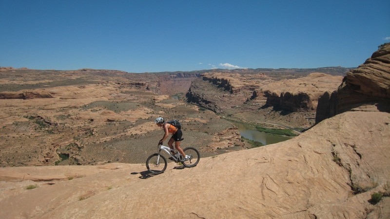 #6 Slickrock : Quelques vues sur le Colorado en contrebas Slickrock : Quelques vues sur le Colorado en contrebas