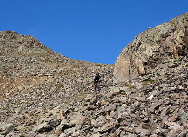 Col de la Mine de Fer : Une partie technique mais roulante sous le col (y a bien plus pire)