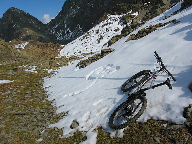 Col de la Mine de Fer : Brêche de Roche Fendue: tient ça doit bien rouler aussi là-bas!