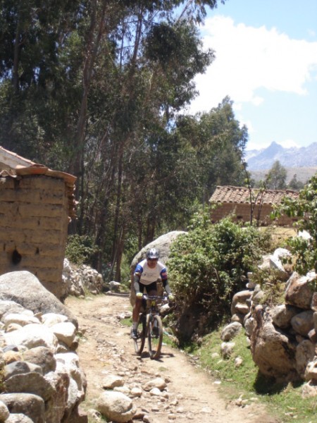 #9 louis3 : Traversée du village de Unchus (3400m) par les chemins.... louis3 : Traversée du village de Unchus (3400m) par les chemins....