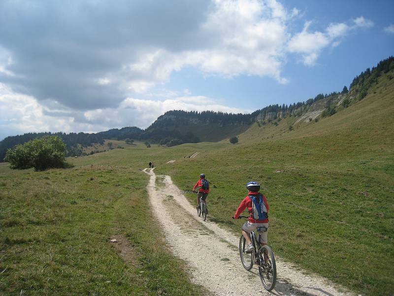 #2 Plateau de la Molière : Traversée par le plateau, il y a du monde partout. Plateau de la Molière : Traversée par le plateau, il y a du monde partout.