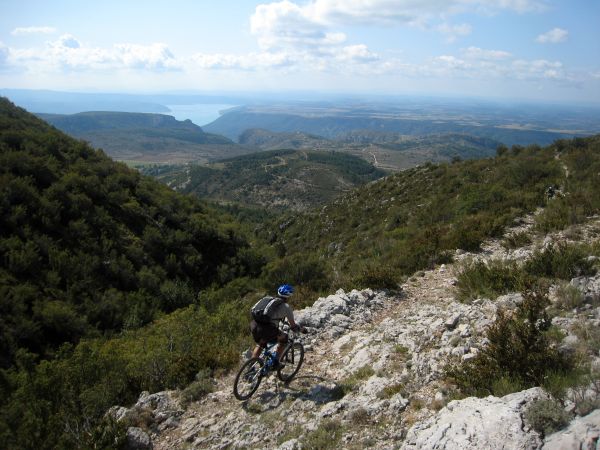 #14 Ravin de la Ciné : Vue imprenable sur les plateaux et le lac Ravin de la Ciné : Vue imprenable sur les plateaux et le lac