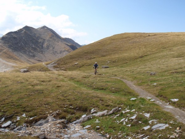 refuge de la croix de bonhomme : arrivée au premier refuge, seulement un couple d'israeliens et des anciens de la vallée.