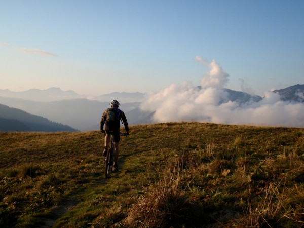 balcon de roselend : .........aravis en fond.......