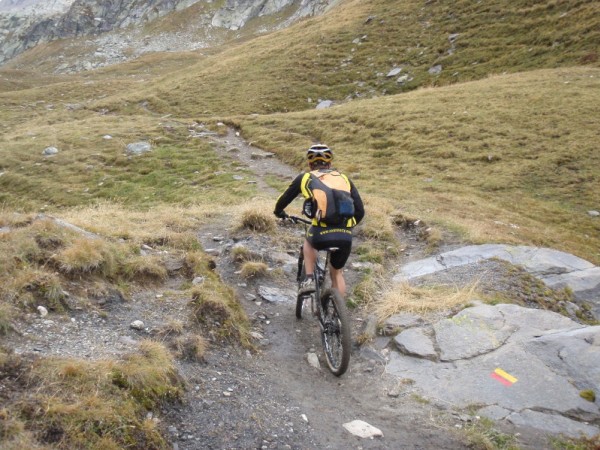 combe de la neuva : Mais si ca monte sur le velo!