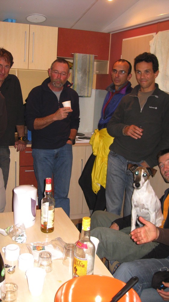 #32 Soirée Rhum : Au bungalow d Soirée Rhum : Au bungalow d'en face, pour digérer la raclette..