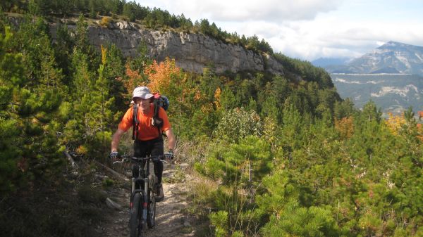 Remontée à Justine : Très belle ambiance dans ce coin. Surtout avec les couleurs d'automne